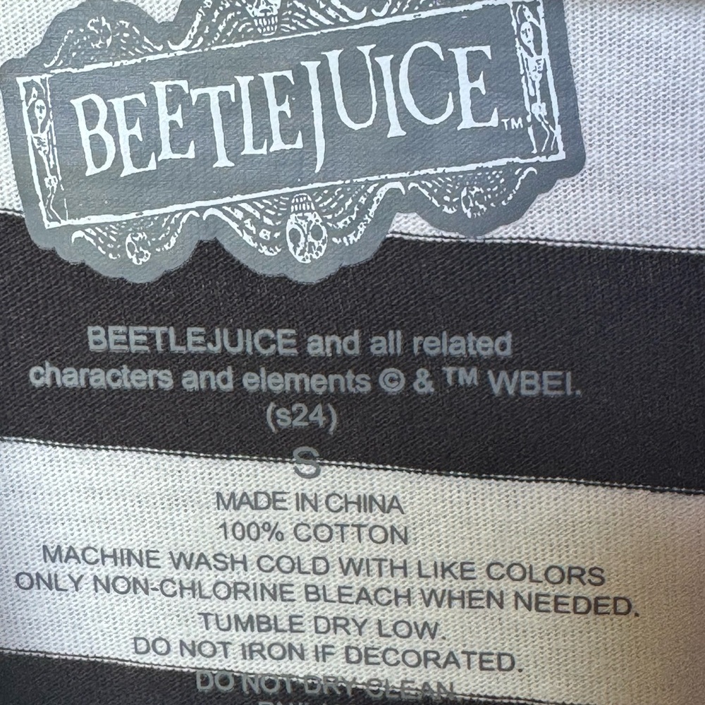 Beetlejuice Black & White Striped Glitter Skull Short Sleeve Tee Size Small - Picture 5 of 6